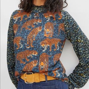 Blouse with leopards